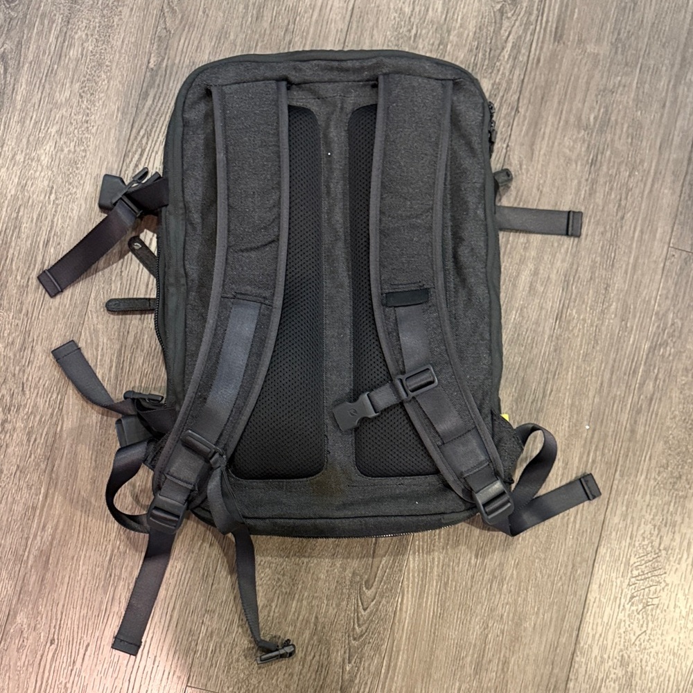 Incase EO Travel Backpack - Picture 7 of 9